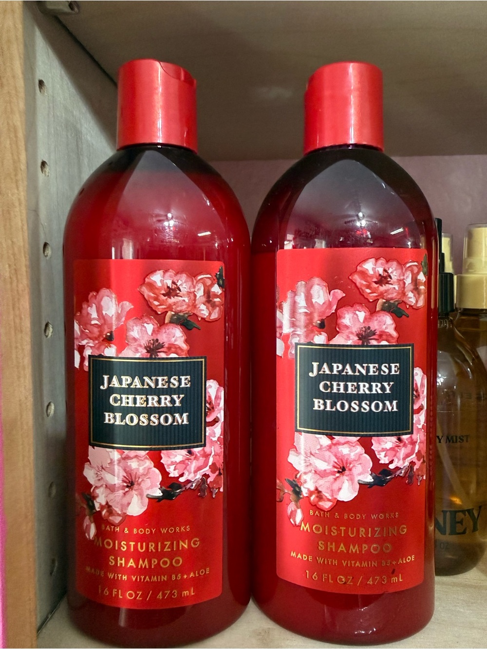 2 Bath & Body Works Japanese Cherry Blossom Moisturizing Shampoo - Red